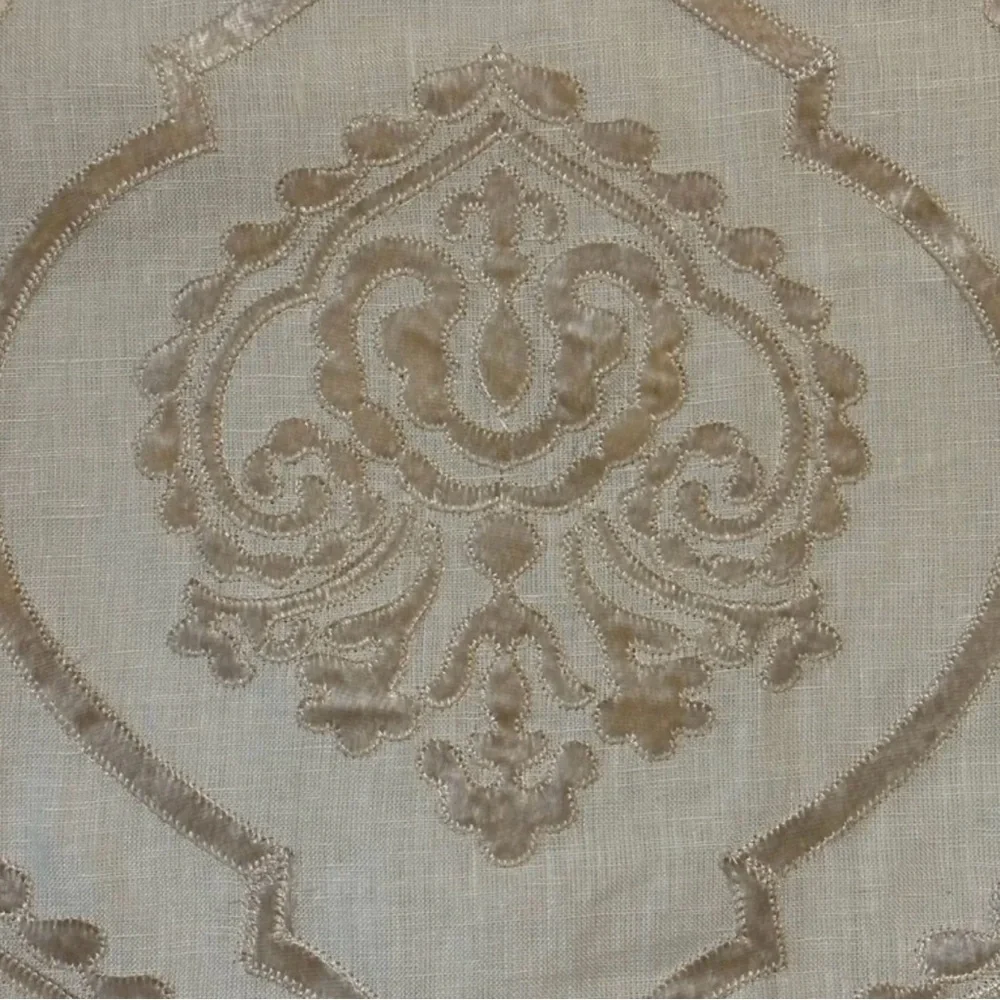 Z GALLERIE 100% LINEN Pillow Cover 25” Velvet Damask Cream Tan Zips Closed NWOT